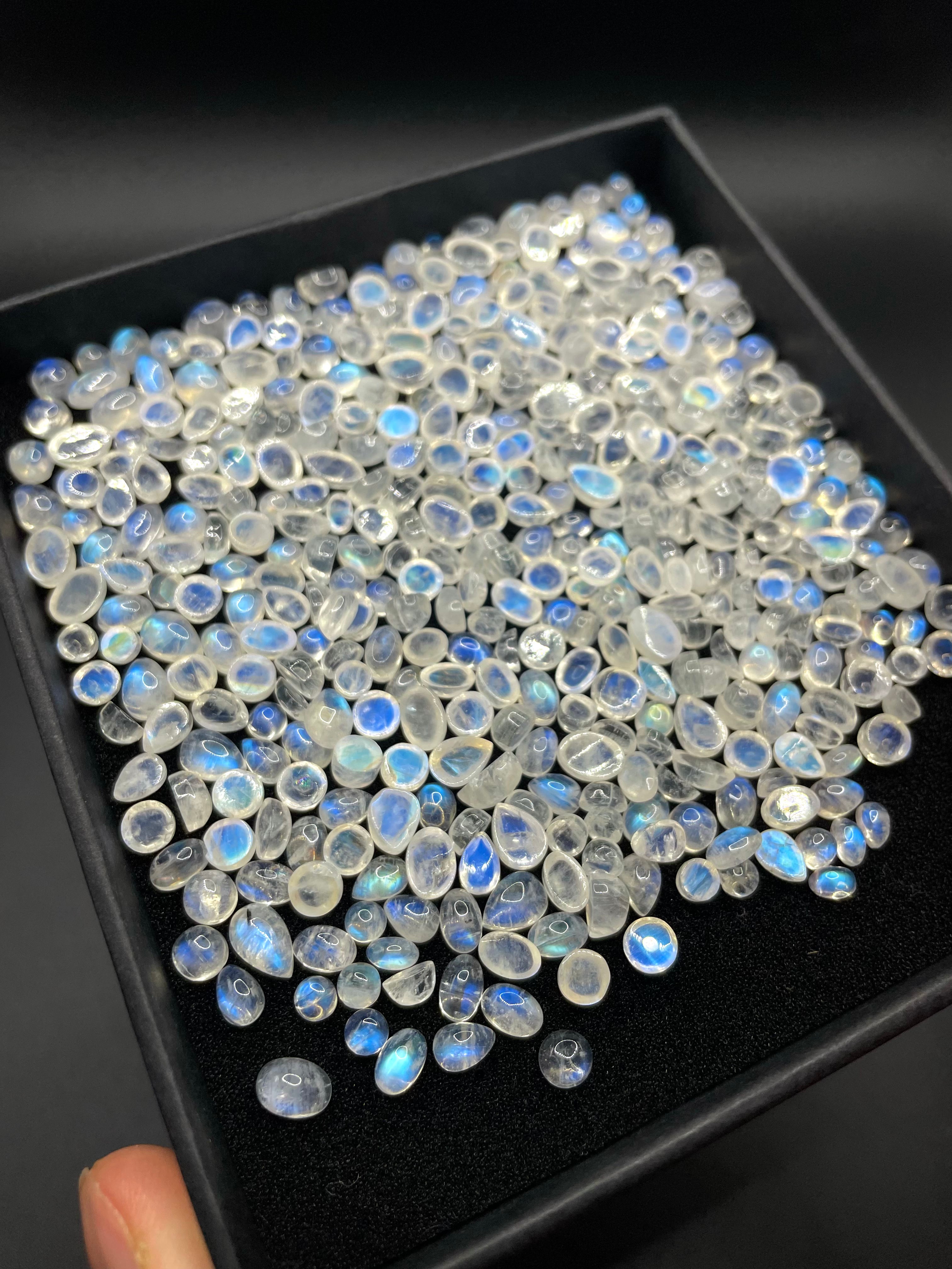 20 x Random Mini Moonstone Cabochon Box