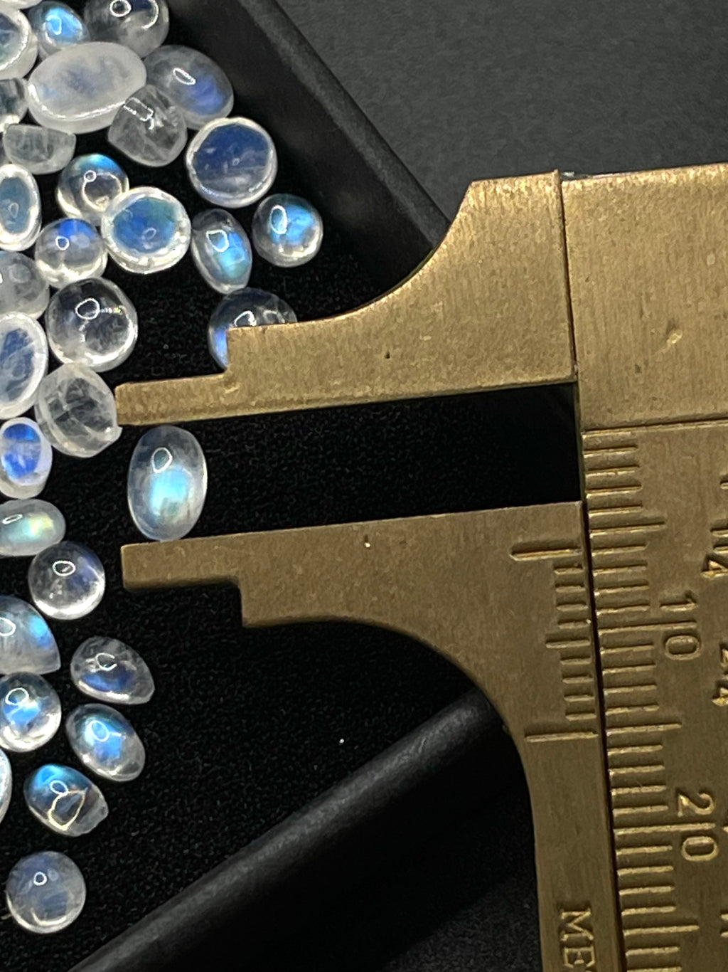20 x Random Mini Moonstone Cabochon Box