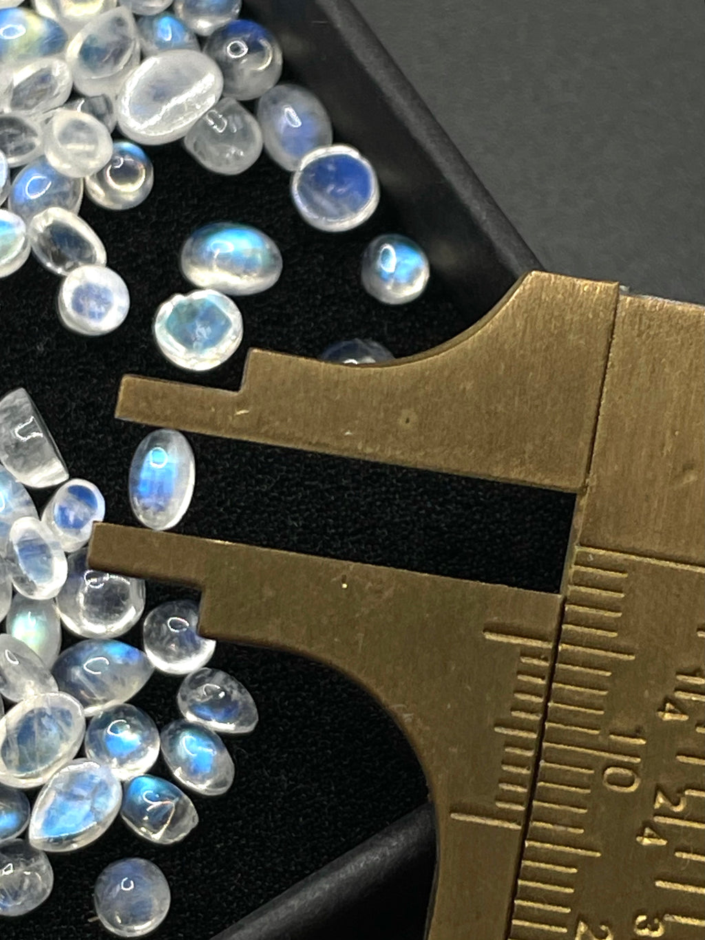 20 x Random Mini Moonstone Cabochon Box